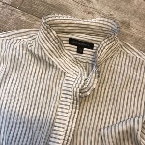 BR feminine light wait ruffled blouse